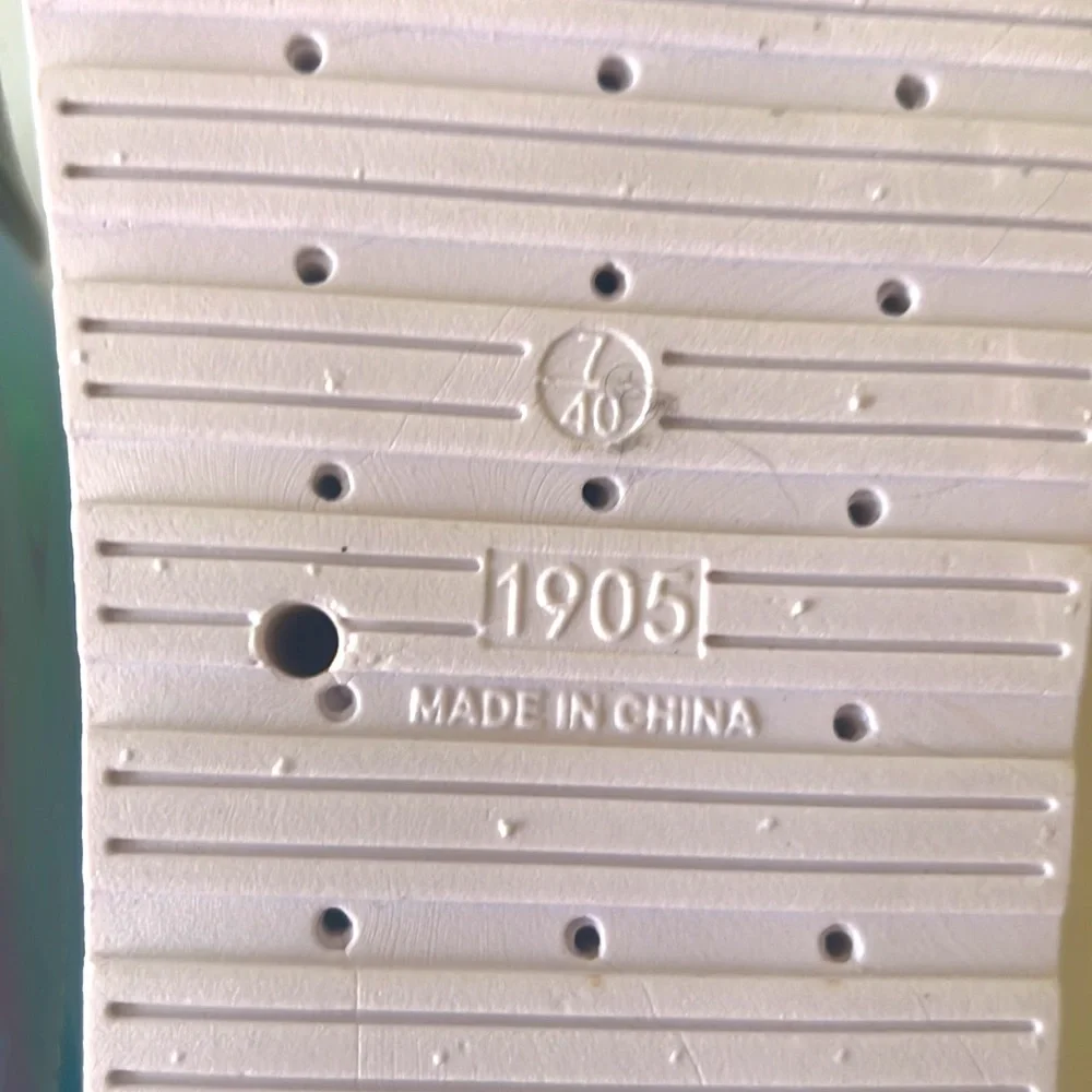 J. Mark New Turquoise Sandals, Crystal covered and Iridescent Straps. Size 9 - Picture 8 of 9